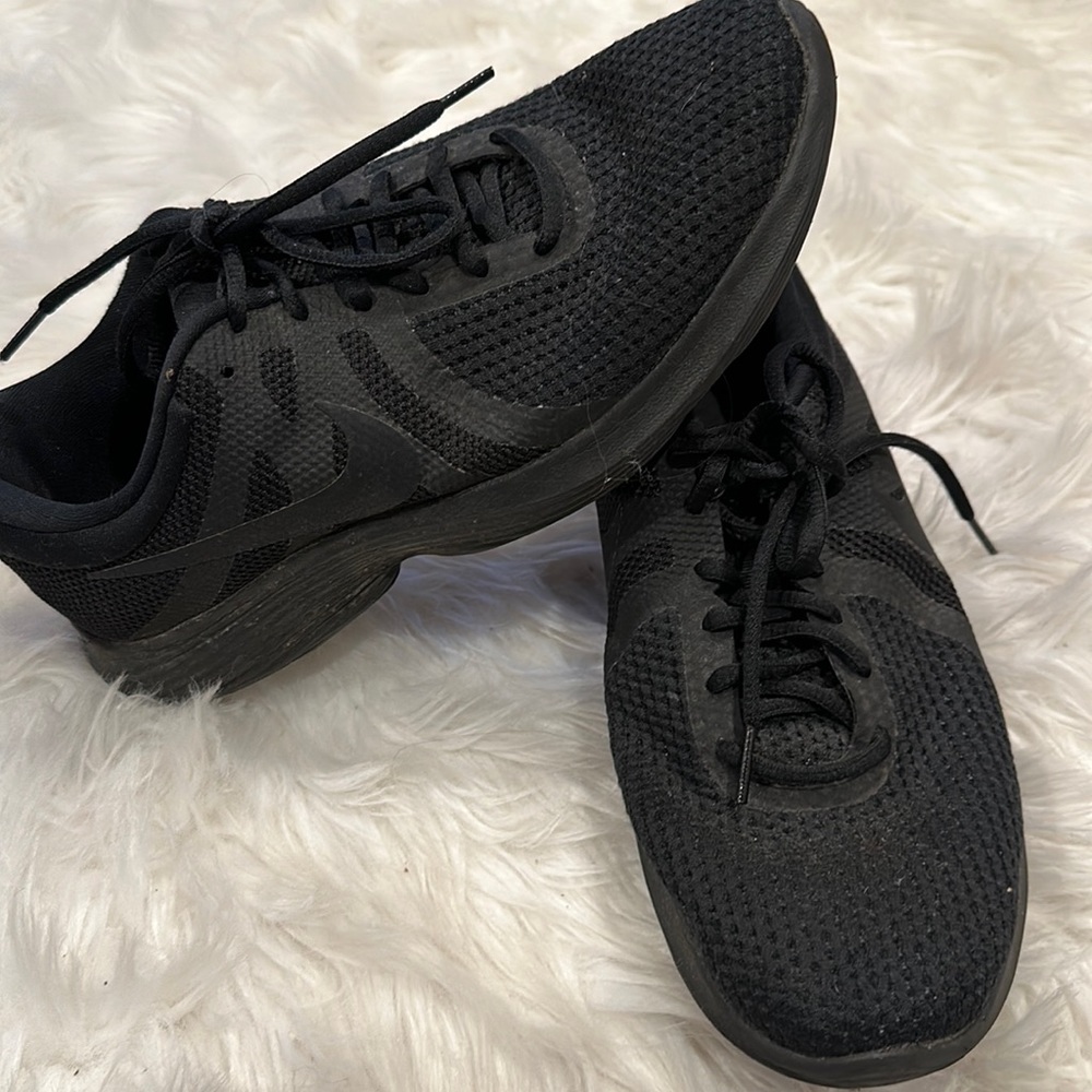 Black Nike Shoes